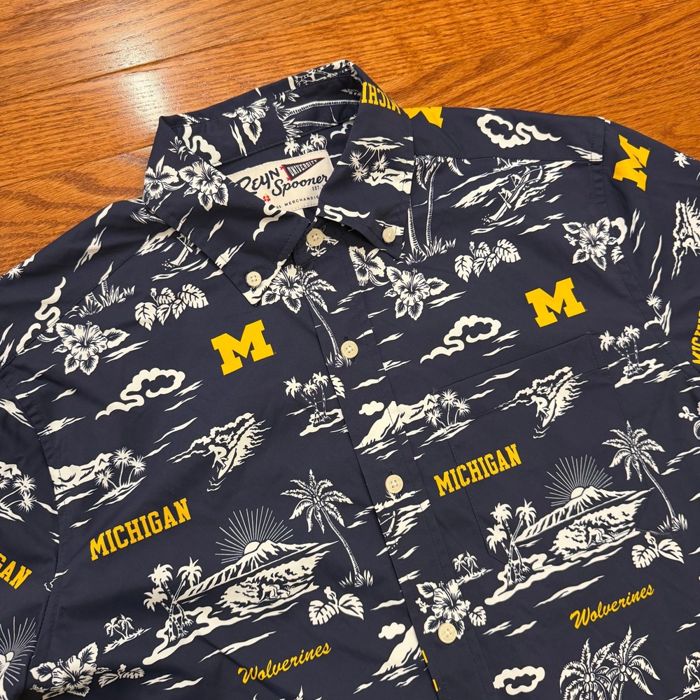 Reyn Spooner Michigan Wolverines Hawaiian Shirt Mens Small Navy Blue Aloha Print